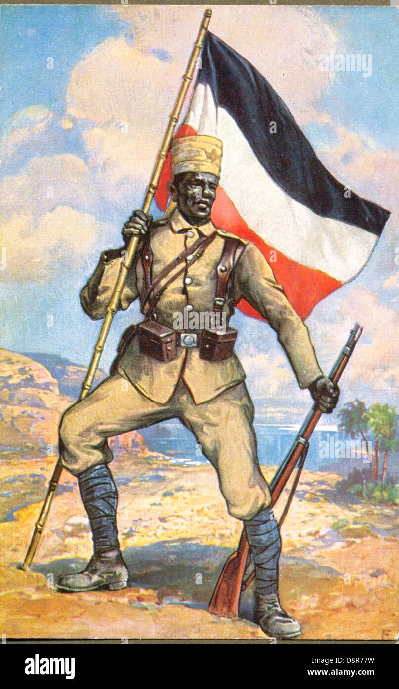 Cartolina tedesca del soldato africani in tedesco uniforme. Un segnalatori acustici Askari dal tedesco in africa orientale Foto Stock