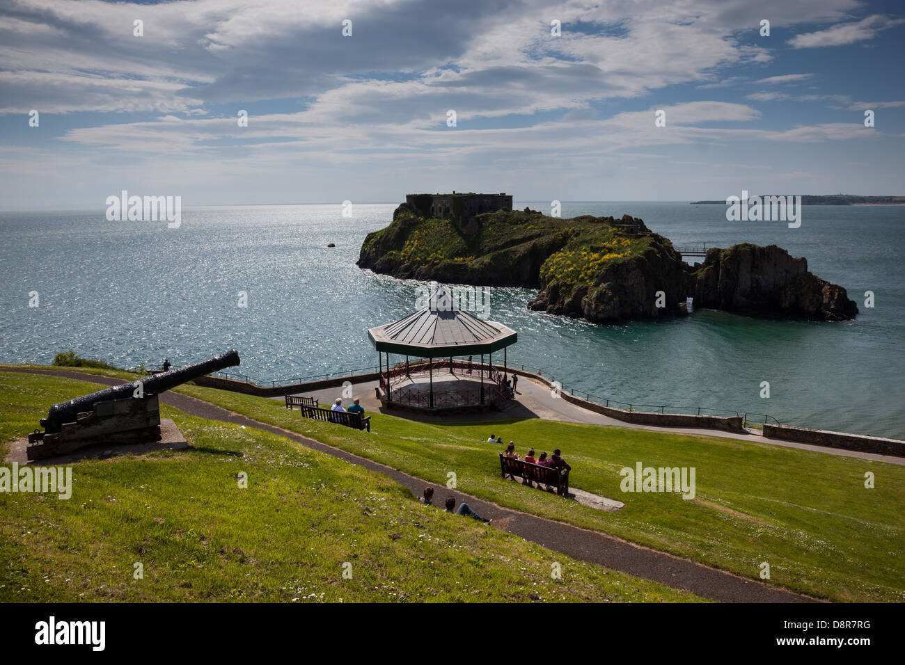 St Catherine's Fort e Isola, come si vede dal tumulo di Castello, Tenby, Pembrokeshire, Galles Foto Stock