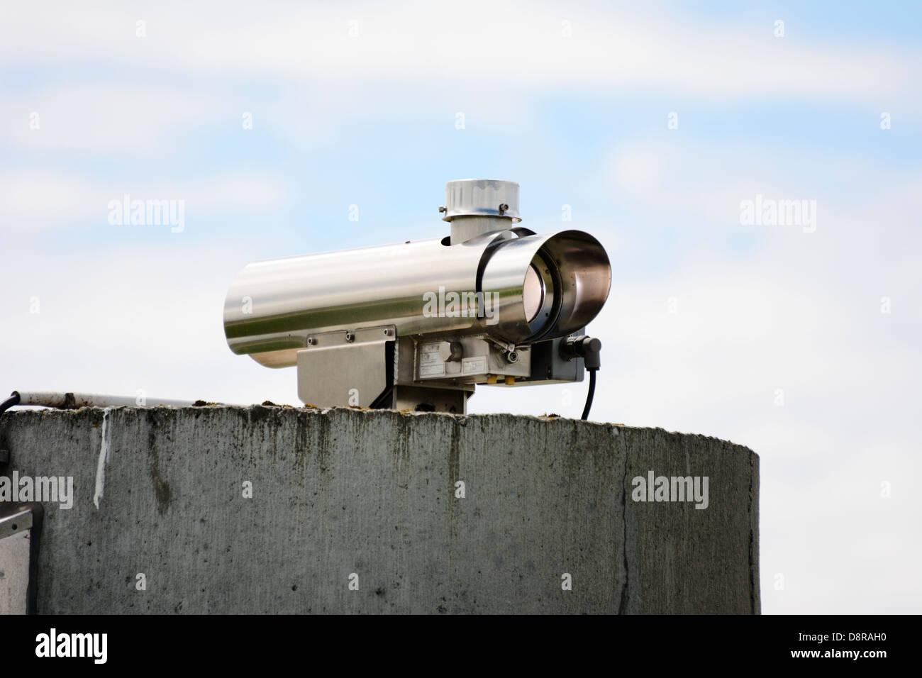 Monitoraggio di sicurezza con una videocamera di sorveglianza Foto Stock