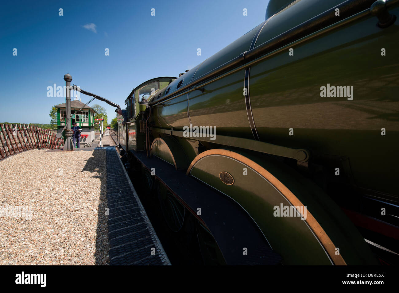 Ampio angolo di visione di un treno a vapore il riempimento con acqua. Foto Stock