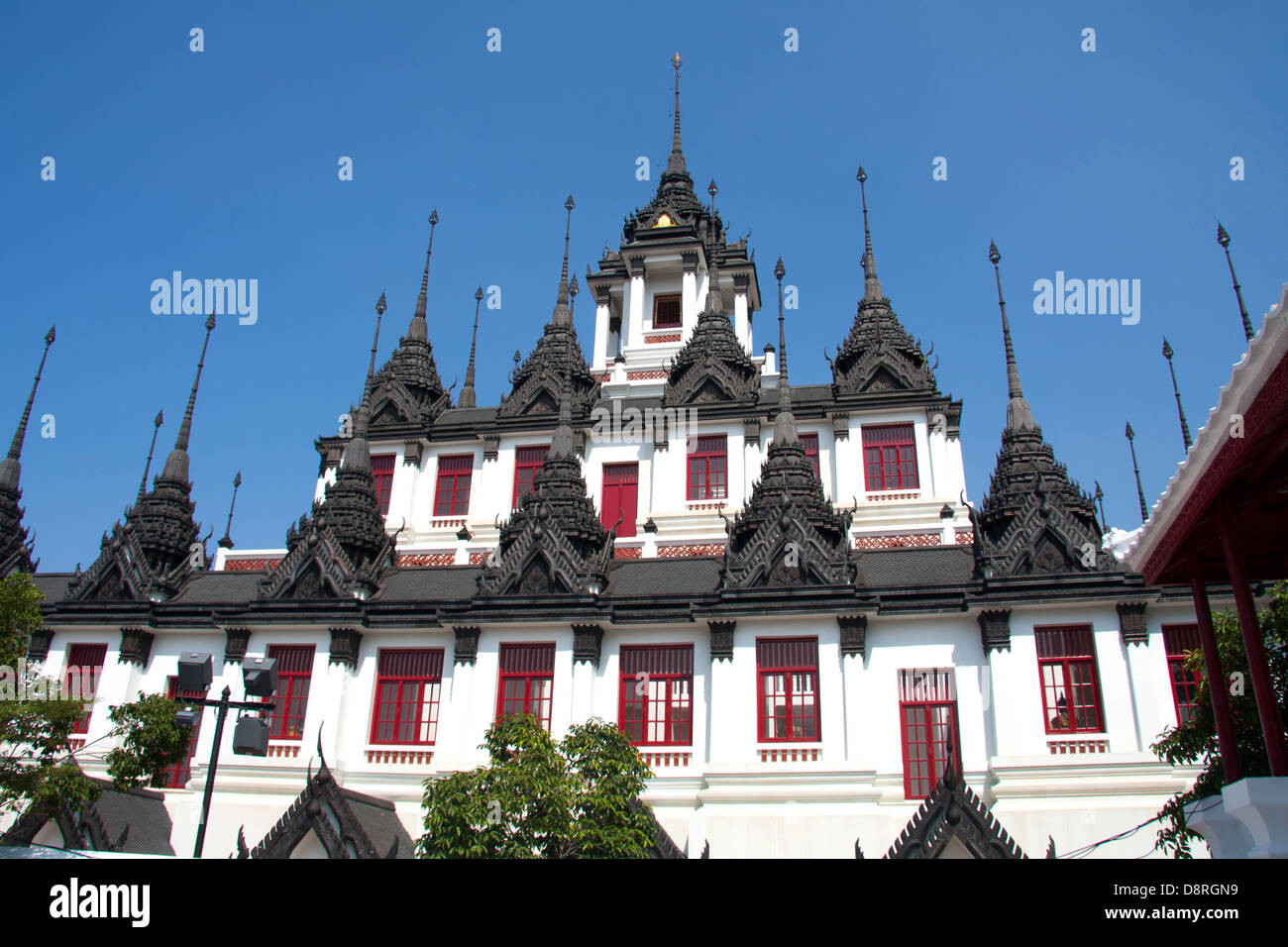 Il loha prasat che è anche conosciuto come il palazzo di metallo, wat ratchanadda, Ratchadamnoen, Bangkok Foto Stock