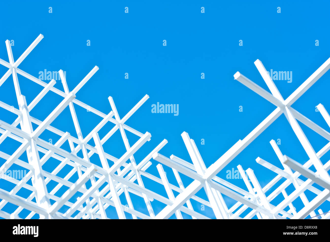 Londra, Regno Unito. Il 4 giugno 2013. Galleria della Serpentina presenta il Padiglione 2013 2013 progettato da multi premiato architetto giapponese Sou Fujimoto. Egli è il tredicesimo e, a 41, più giovane architetto di accettare l'invito per la progettazione di una struttura temporanea per la Serpentine Gallery. Il più ambizioso programma architettonico del suo genere in tutto il mondo, la serpentina annuali della Commissione Pavilion è uno dei più attesi eventi sul calendario culturale. Credito: Piero Cruciatti/Alamy Live News Foto Stock