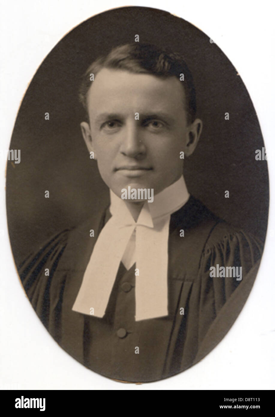 Questa fotografia storica mostra E. Bristol, una figura di spicco del diritto, alla Osgoode Hall Law School. L'immagine evidenzia il ruolo dell'istituzione nel plasmare l'istruzione legale in Canada e la sua lunga storia nella professione legale. Foto Stock