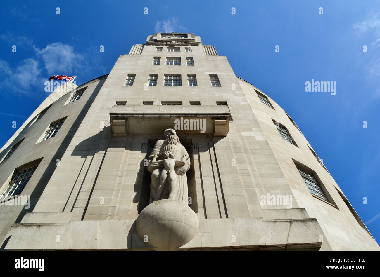 Eric Gill della statua di Ariel e prospero sulla parte anteriore della BBC Broadcasting House, Portland Place, Londra Foto Stock