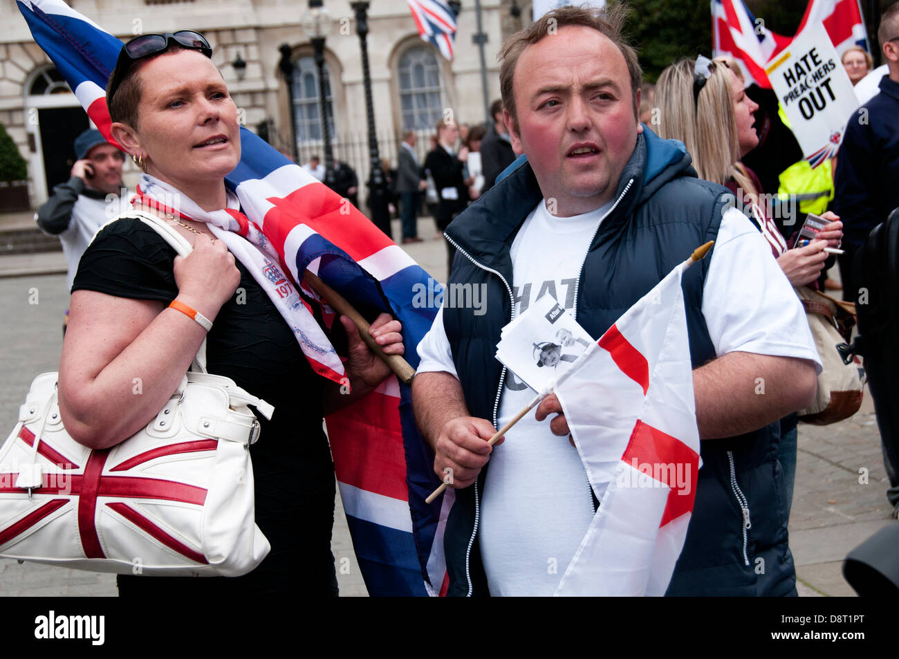 I membri di estrema destra del British National Party BNP protestare contro la popolazione musulmana dopo l omicidio di Lee Rigby Foto Stock