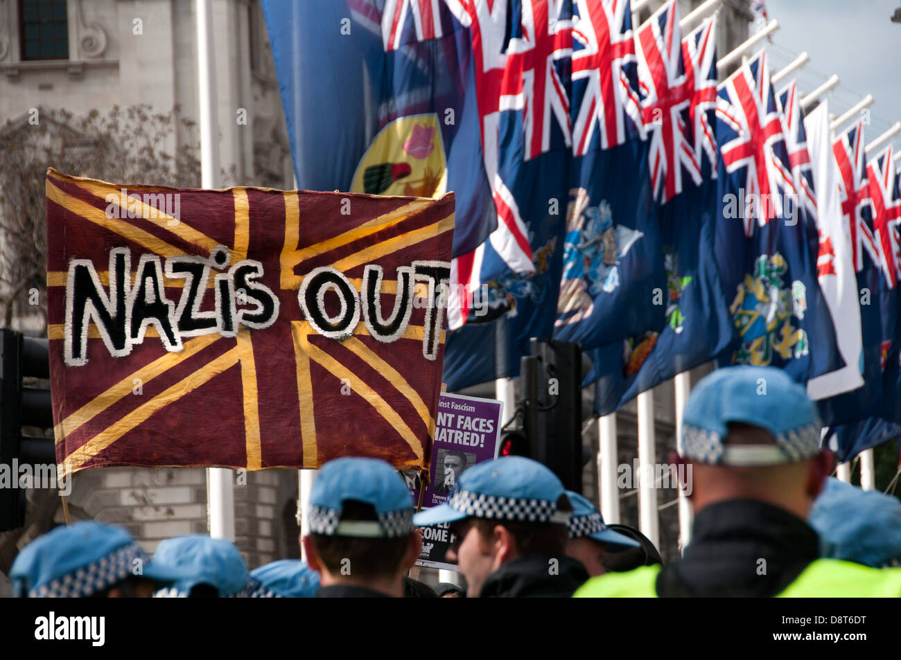 Nazisti fuori banner in Regno contro il fascismo protesta nel centro di Londra Foto Stock