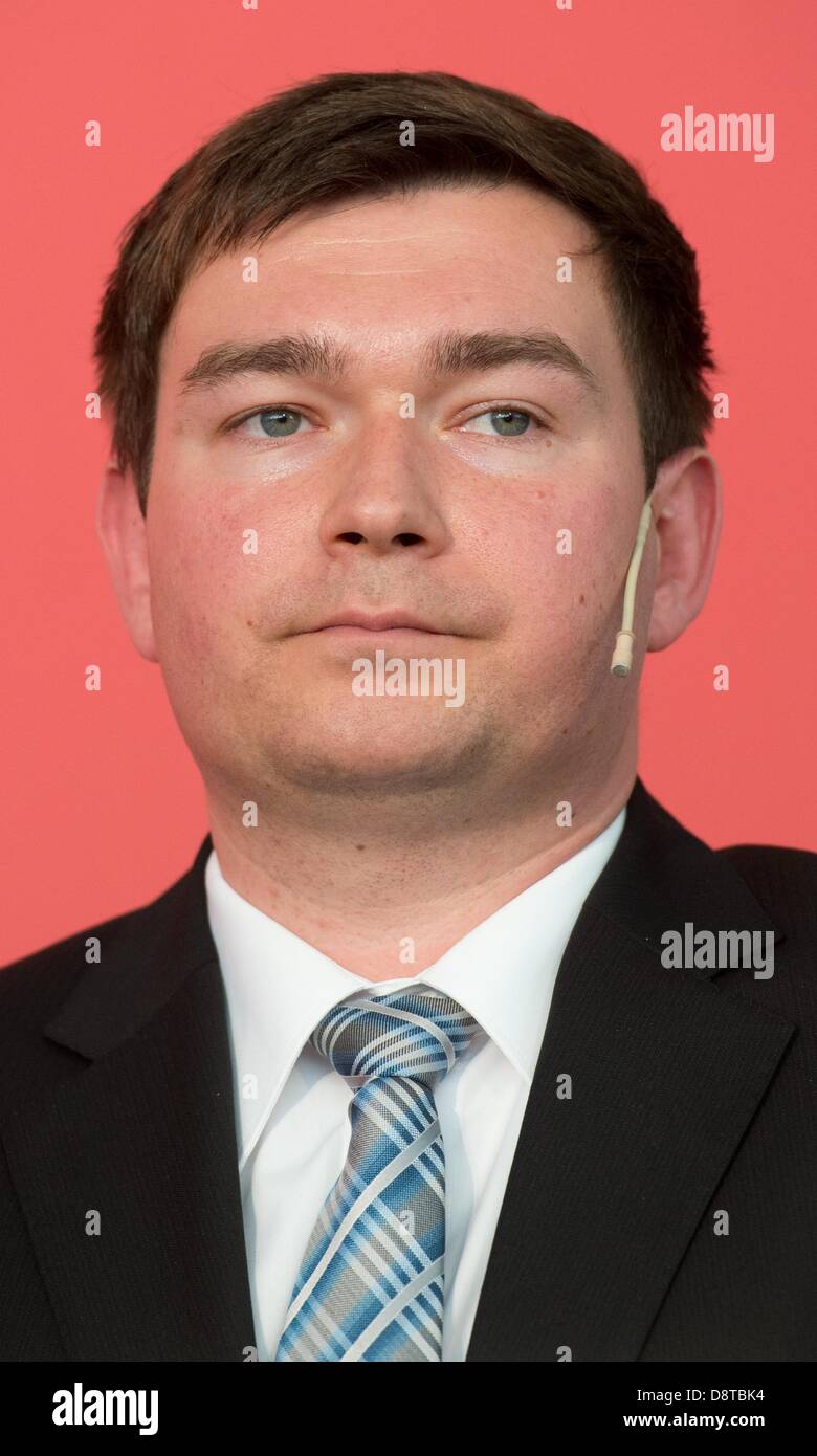 Marius Felzmann, settore commerciale direttore del CeBit, colloqui nel corso di una conferenza stampa su CeBit 2014 di Hannover, Germania, 04 giugno 2013. Il più grande del mondo di computer fair avrà luogo nel marzo 2014. Foto: JULIAN STRATENSCHULTE Foto Stock