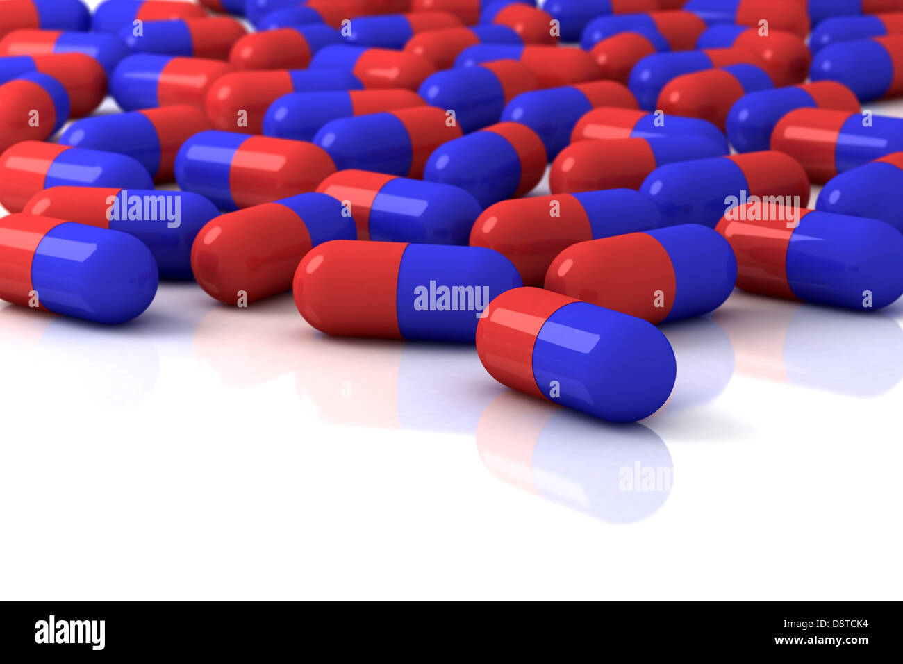 Capsula di colore pillole su sfondo bianco Foto Stock