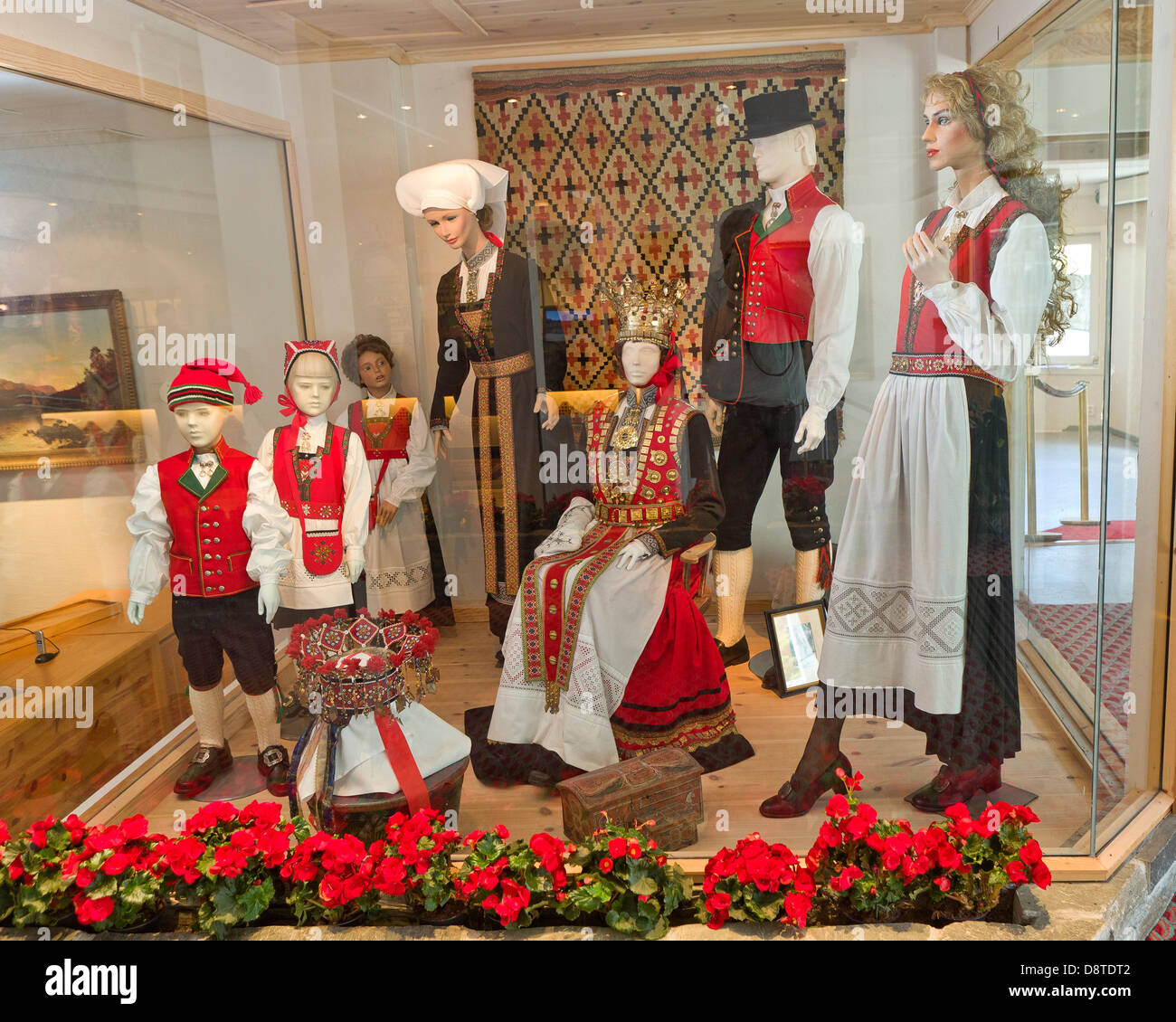 Tradizionali costumi norvegesi in hotel Ullensvang, Lofthus, Norvegia Foto Stock