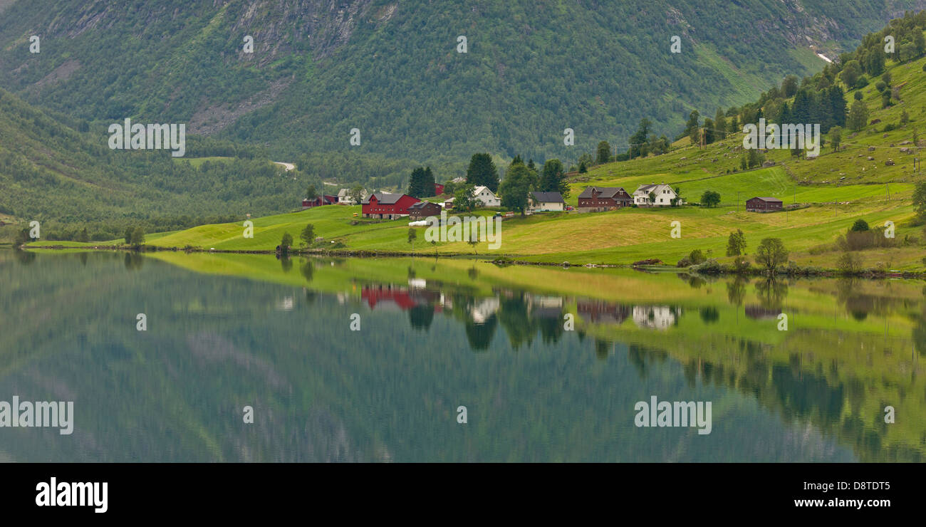 Bellissimo paesaggio Loen,Loenfjord, Norvegia Foto Stock