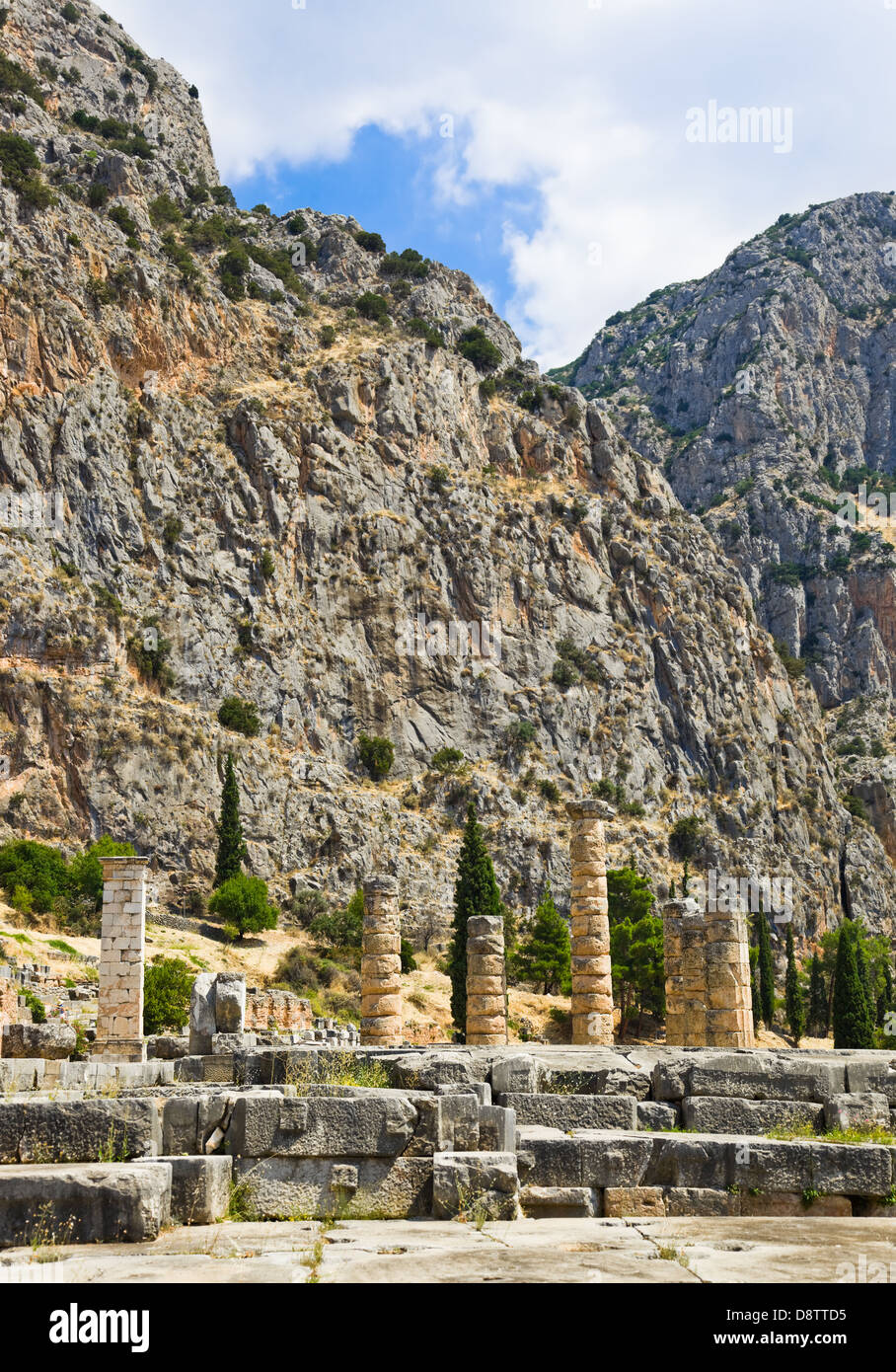 Rovine del tempio di Apollo a Delfi, Grecia Foto Stock