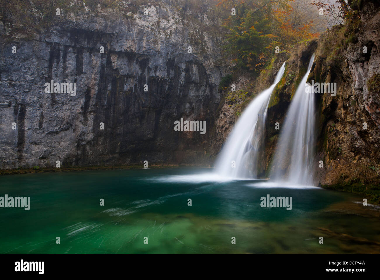 La prima cascata sul fiume Korana, il Parco Nazionale dei Laghi di Plitvice, Croazia Foto Stock
