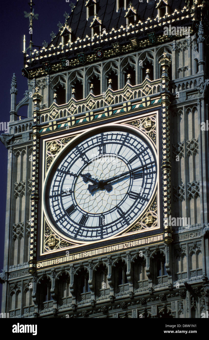 Close-up di fronte orientale della torre dell orologio noto come Big Ben al case del parlamento di Londra, Inghilterra Foto Stock