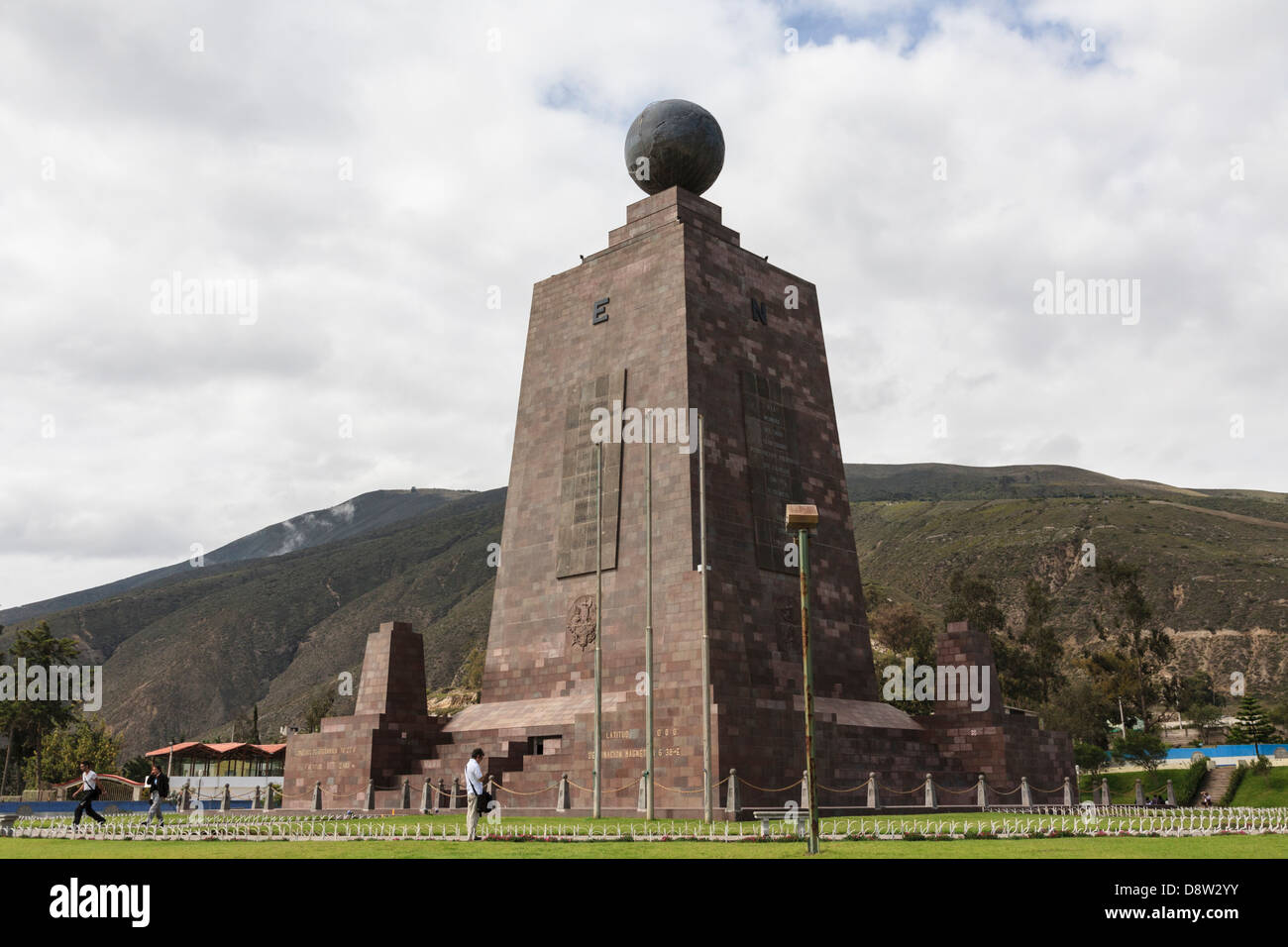 Mitad del Mundo, monumento, la marcatura della linea equatoriale, vicino a Quito, Ecuador Foto Stock