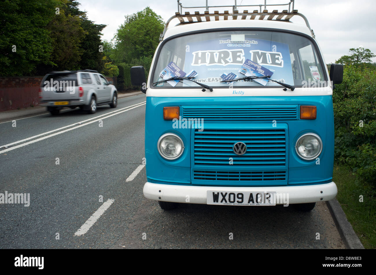 Per il noleggio camper autobus parcheggiato accanto alla A12 trunk road nel Suffolk REGNO UNITO Foto Stock