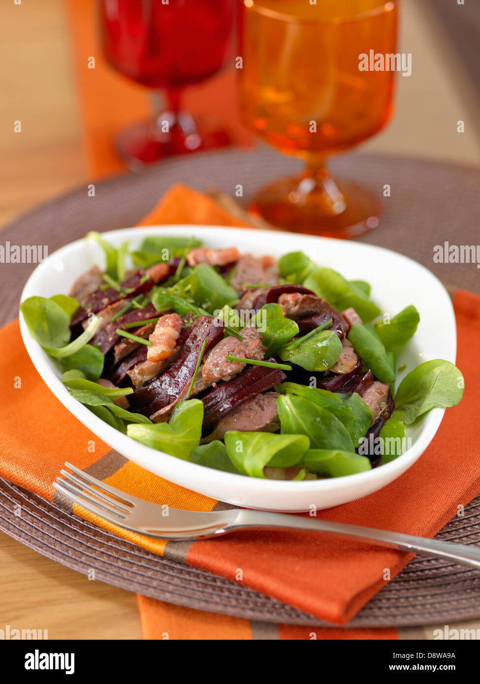 La barbabietola rossa,agnello e insalata di pollo Insalata di fegato Foto Stock