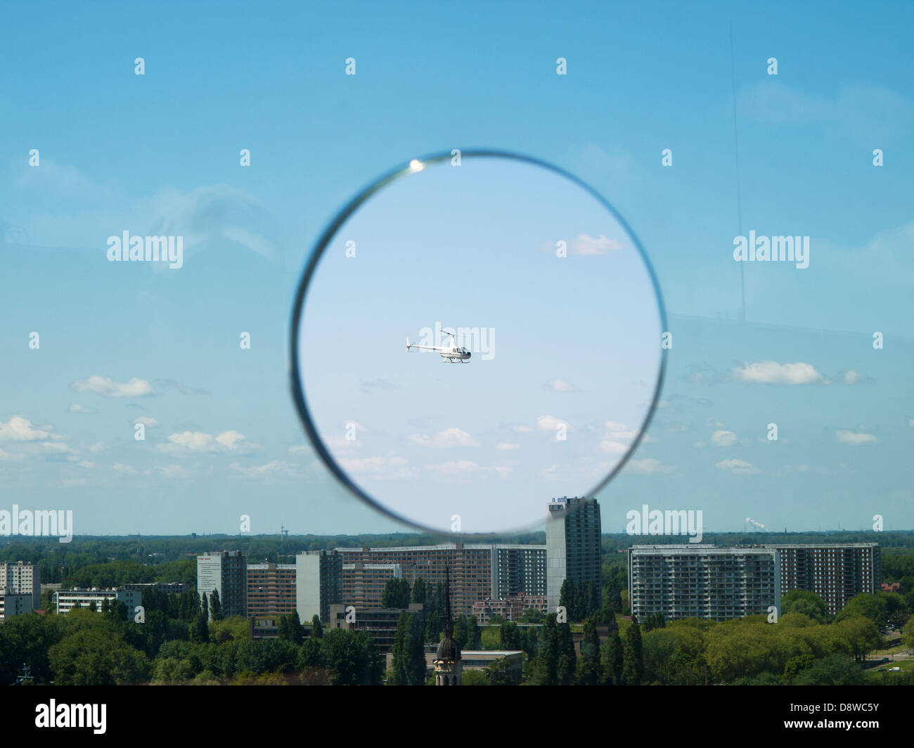 Vedute di Anversa, Belgio con un elicottero ed un cielo blu Foto Stock