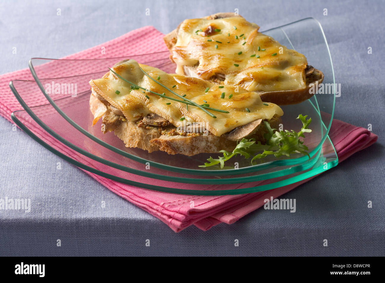 Formaggio Raclette tostare sandwich aperto Foto Stock
