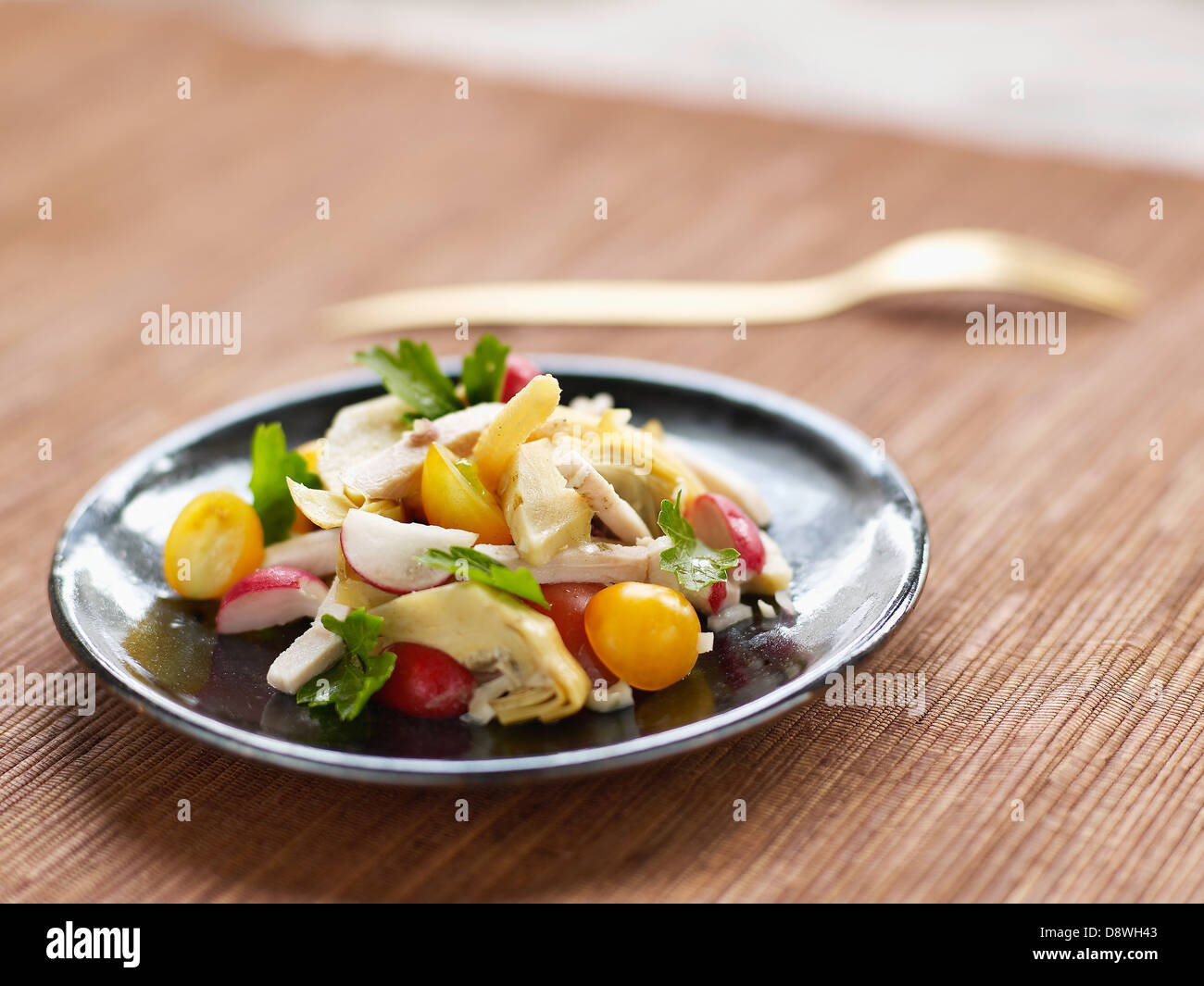 Carciofo,ravanello e ciliegio giallo insalata di pomodoro Foto Stock