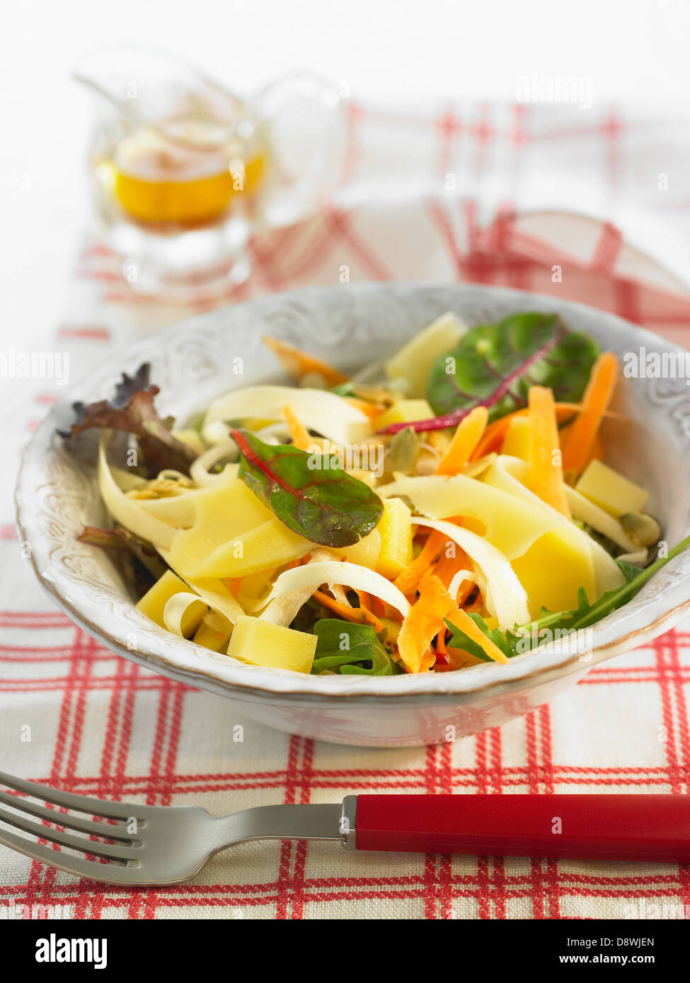Pastinaca,Emmental e insalata di carote Foto Stock