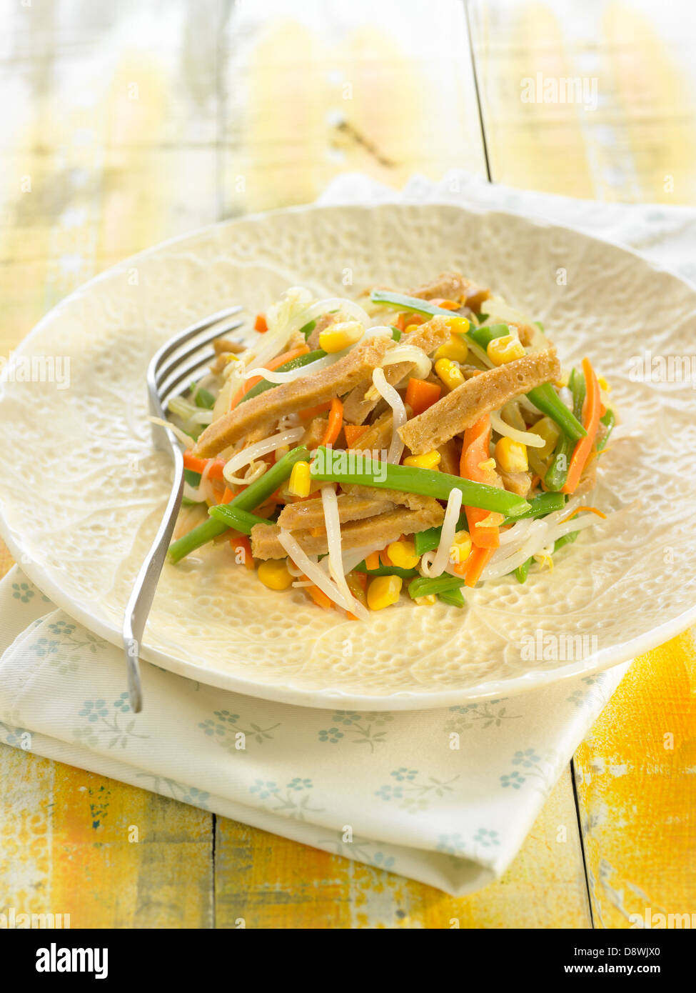 Verde fagiolo,Carota,beansprout,il mais dolce e insalata di seitan Foto Stock
