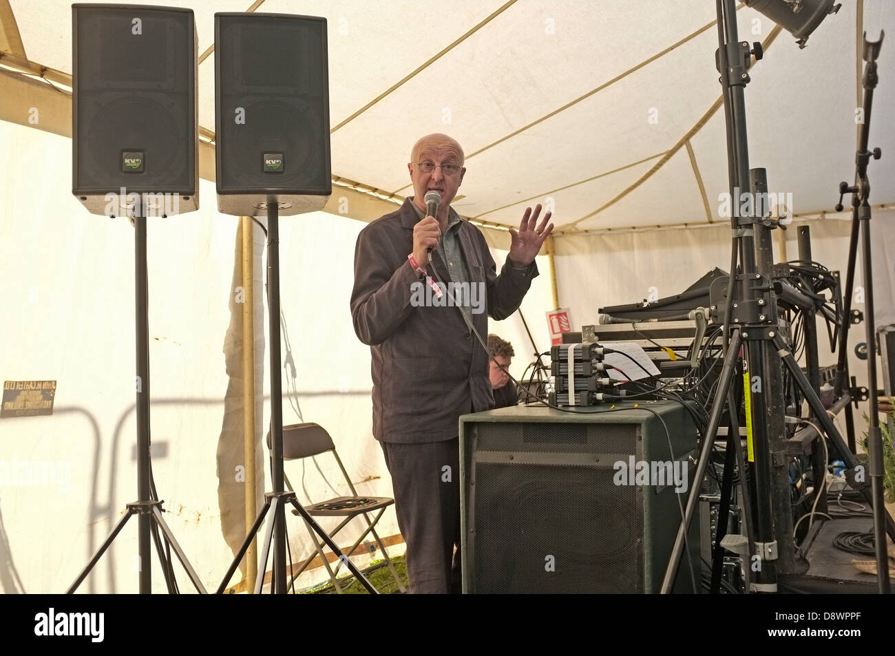 Registrazione della natura artista Chris Watson dando un talk per catturati dal fiume presso il campo Day Festival a Londra Foto Stock