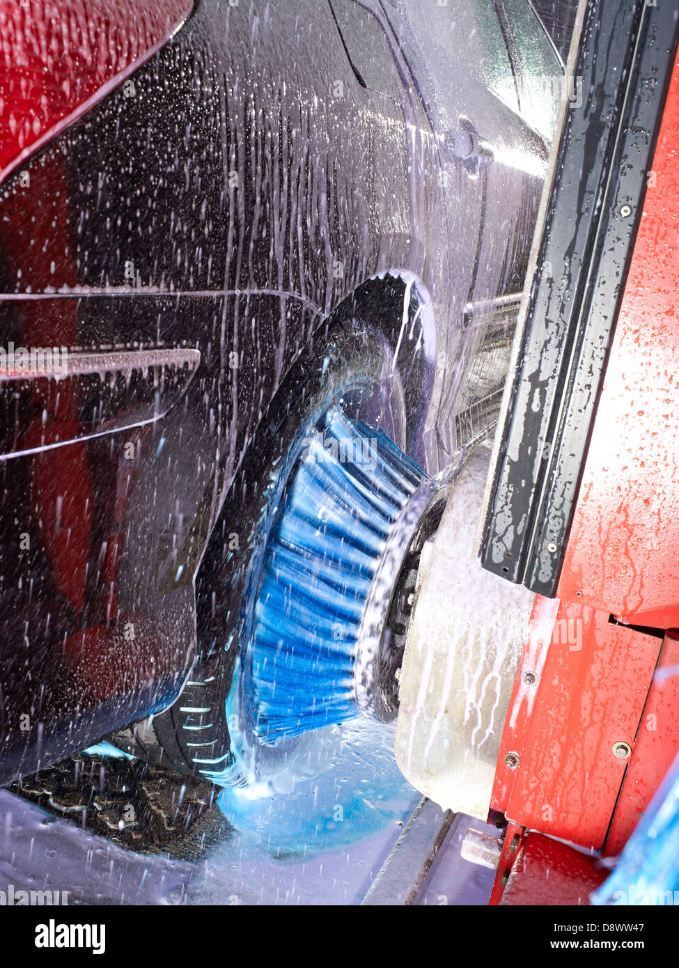 Lavaggio auto autoveicolo pulire con una spazzola l'esterno Foto Stock