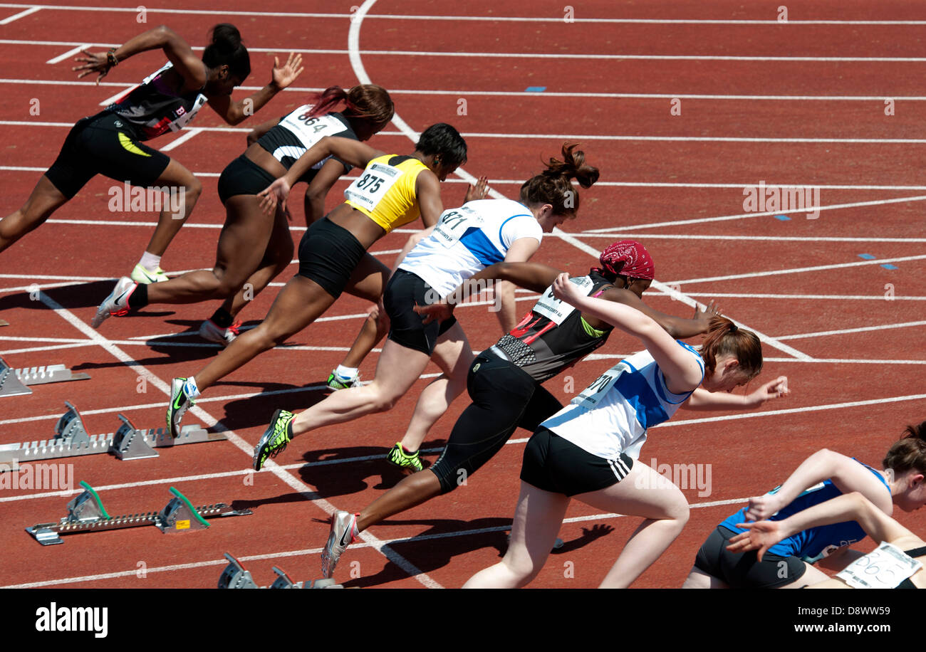 Atletica, ragazze adolescenti 100m gara. Foto Stock