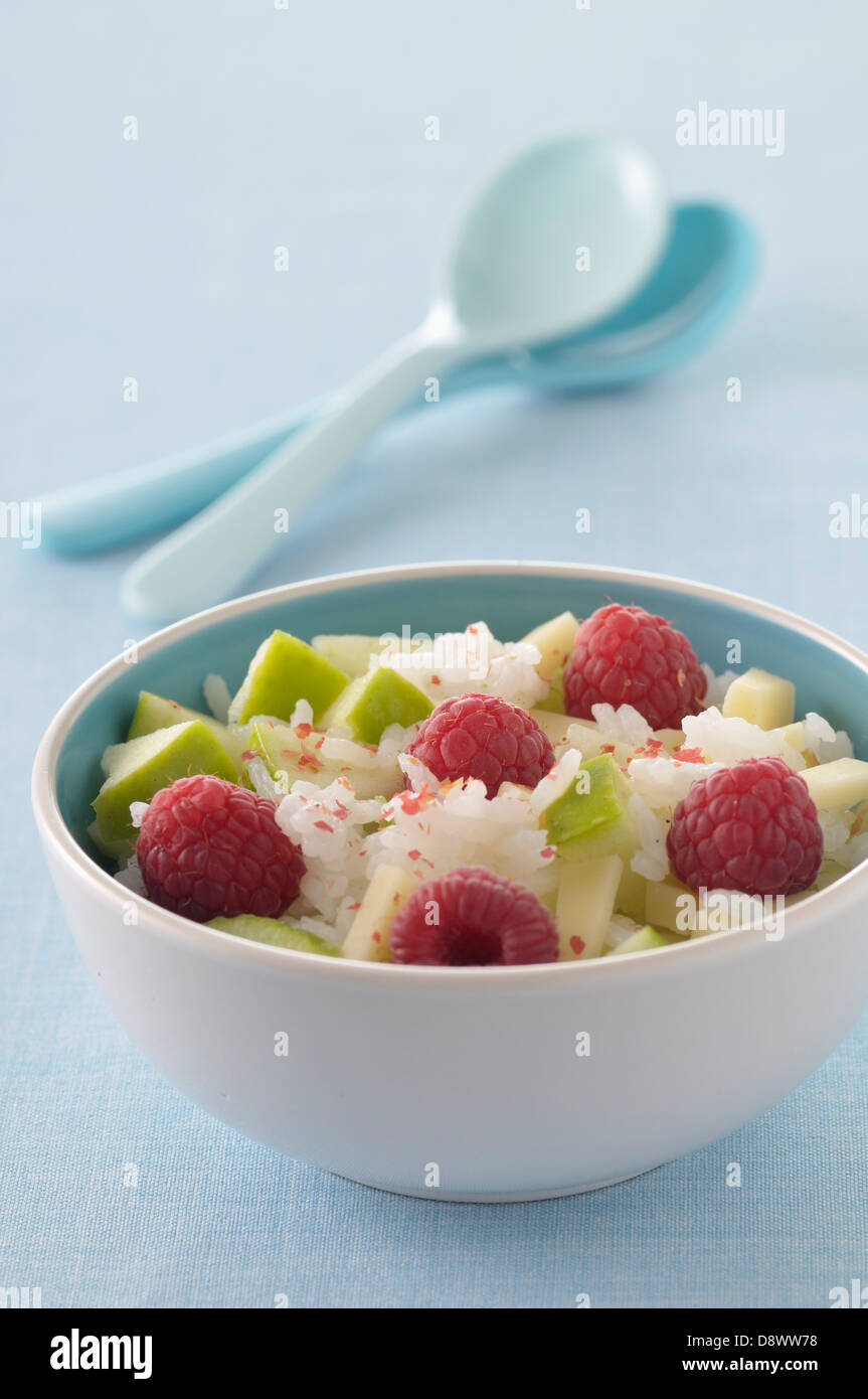 Riso a grani lunghi con insalata di Tomme de chèvre e lamponi Foto Stock