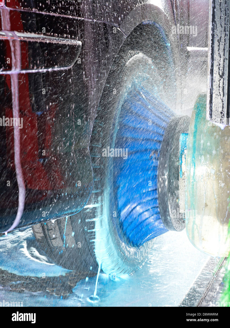 Lavaggio auto autoveicolo pulire con una spazzola l'esterno Foto Stock