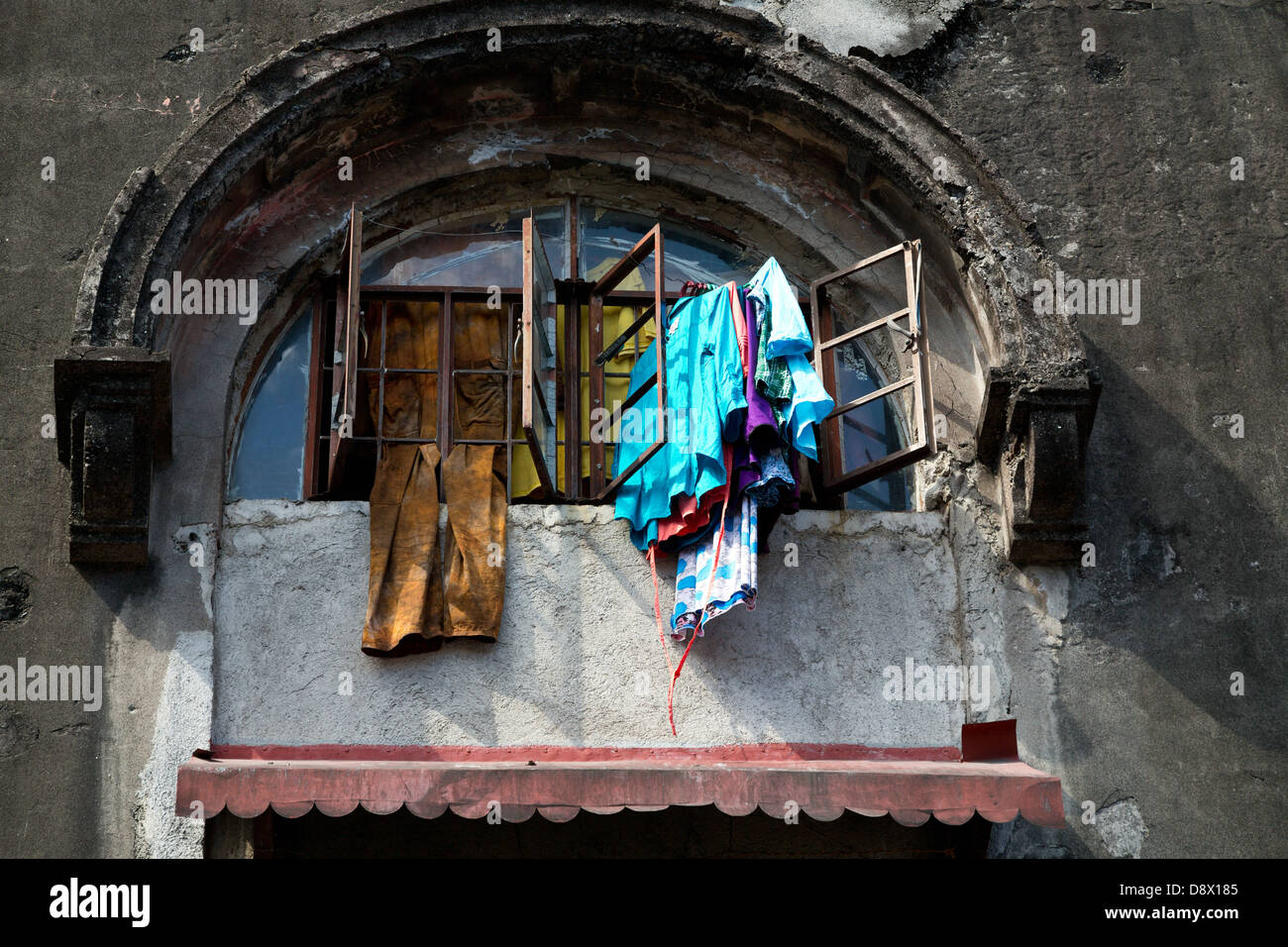 Servizio lavanderia appesi ad asciugare a Manila nelle Filippine Foto Stock