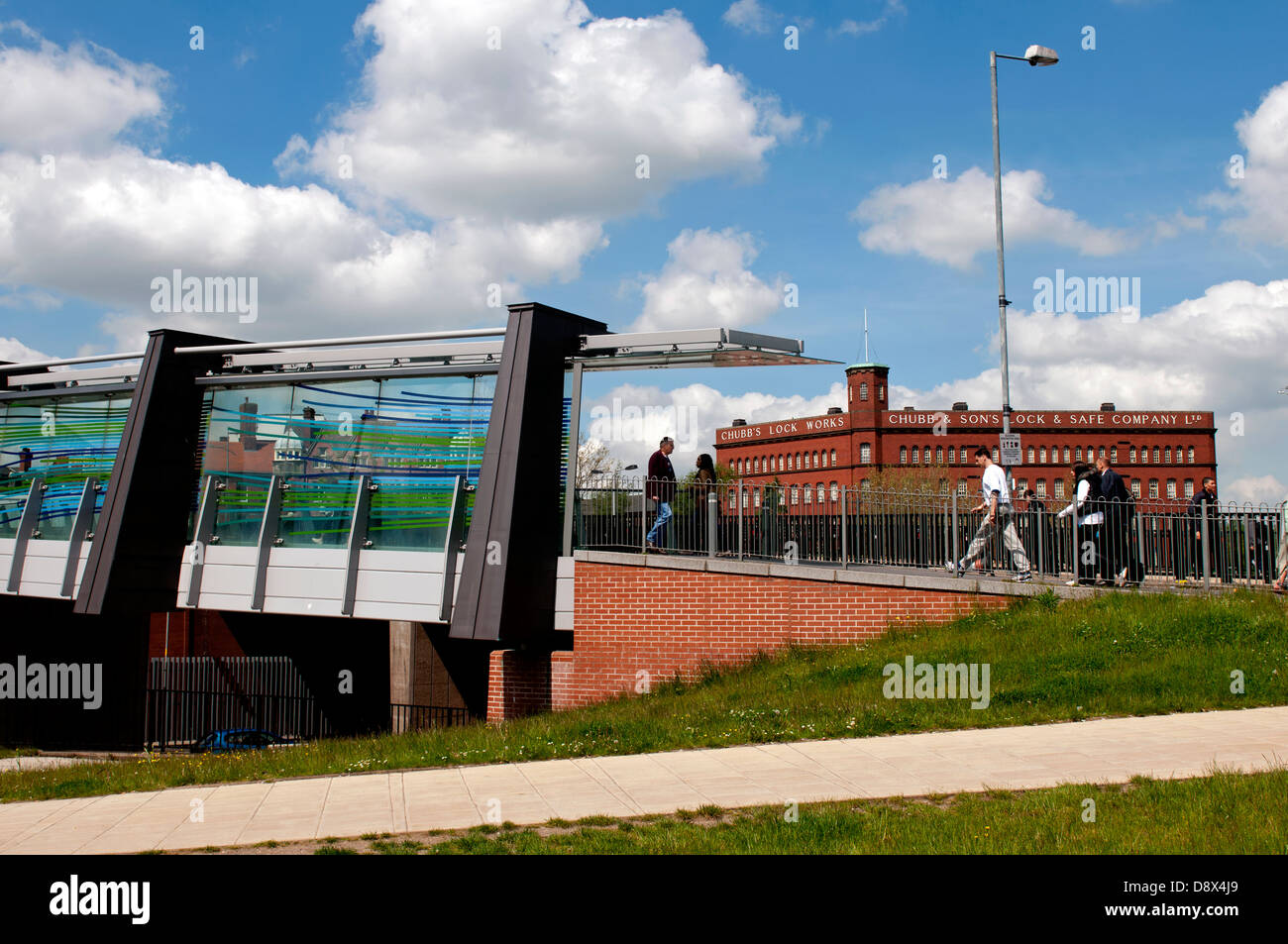 Passerella di interscambio e di Chubb building, Wolverhampton, West Midlands, Regno Unito Foto Stock