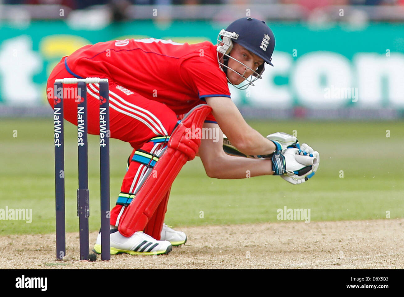 NOTTINGHAM, Inghilterra - Jun 05: Inghilterra del Jos Buttler durante la terza Nat West una giornata internazionale della partita di cricket tra Inghilterra e Nuova Zelanda a Trent Bridge Cricket Ground giu 05, 2013 a Londra, Inghilterra, (foto di Mitchell Gunn/ESPA) Foto Stock