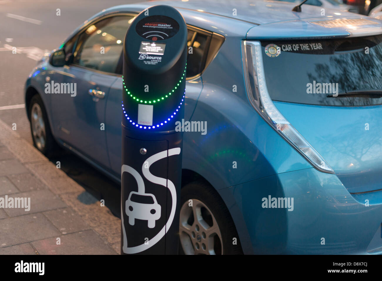Il veicolo elettrico su carica,Londra,Inghilterra Foto Stock