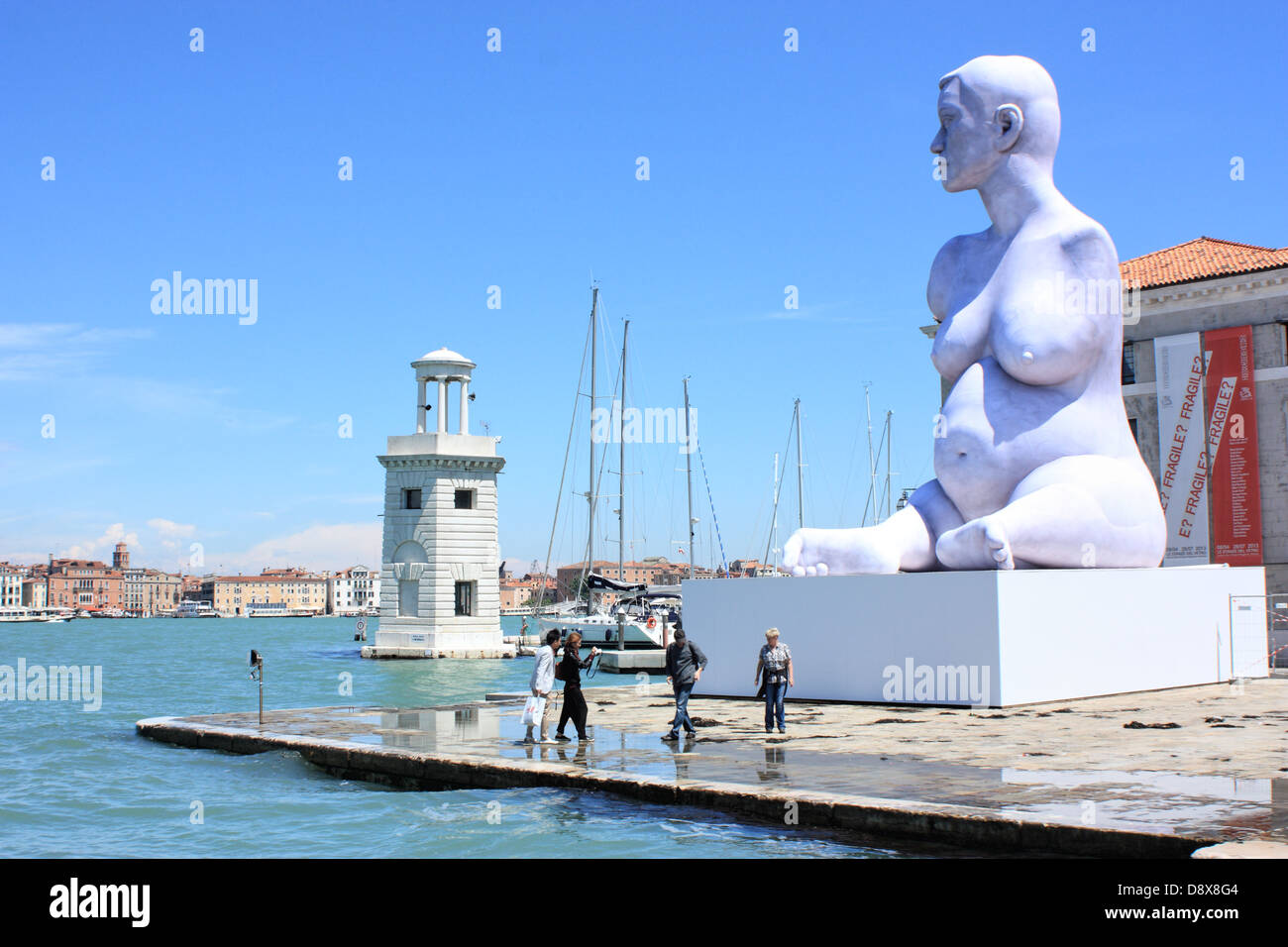 55a Esposizione Internazionale d'arte la Biennale di Venezia, 2013, Italia - 'Alison riunitore incinta" creato da Marc Quinn Foto Stock