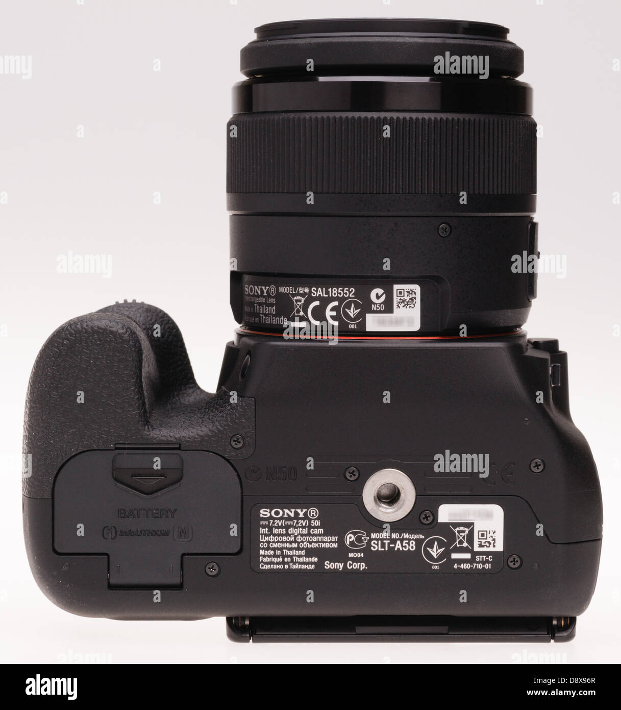 Sony Alpha 58 sistema digitale fotocamera - piastra di base con informazioni, realizzati in Thailandia. Foto Stock