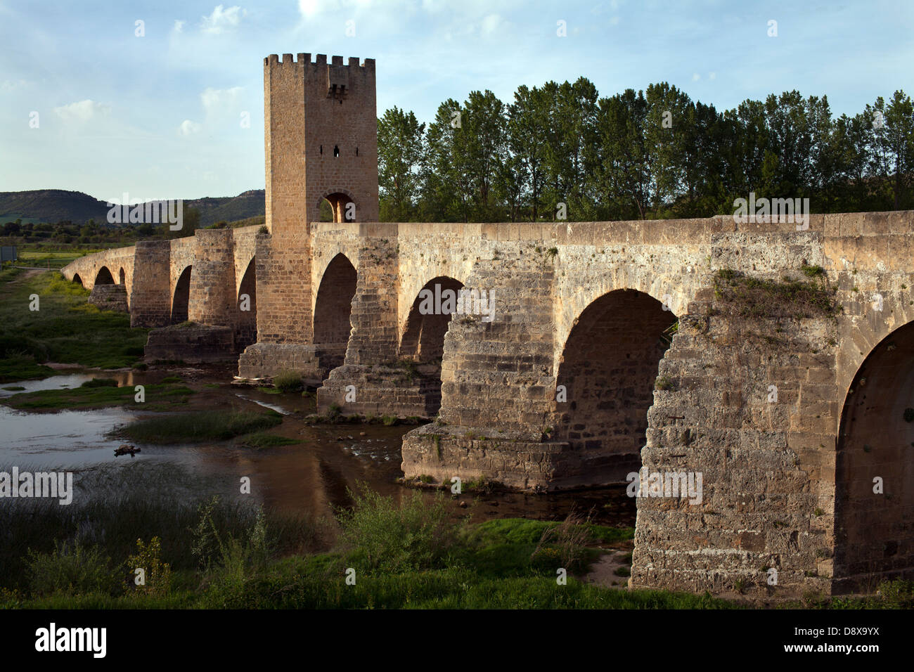Ponte medievale. Di origine romanica, fu modificata nel secolo. XIV Foto Stock