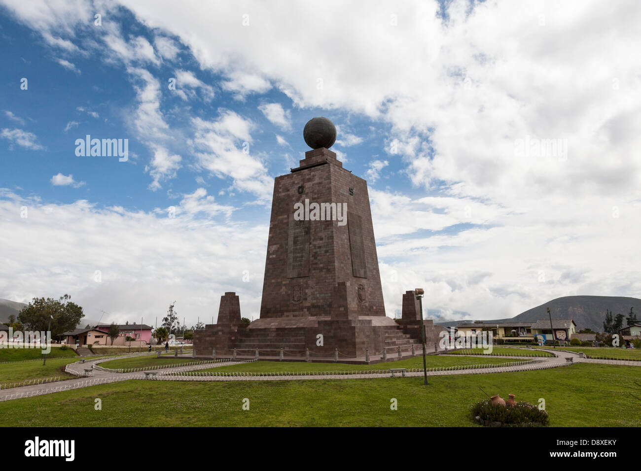 Mitad del Mundo, monumento, la marcatura della linea equatoriale, vicino a Quito, Ecuador Foto Stock