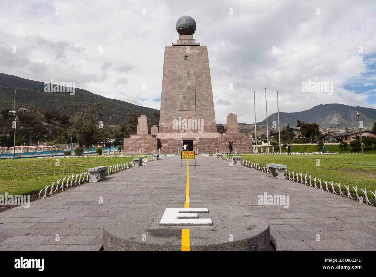 Mitad del Mundo, monumento, la marcatura della linea equatoriale, vicino a Quito, Ecuador Foto Stock