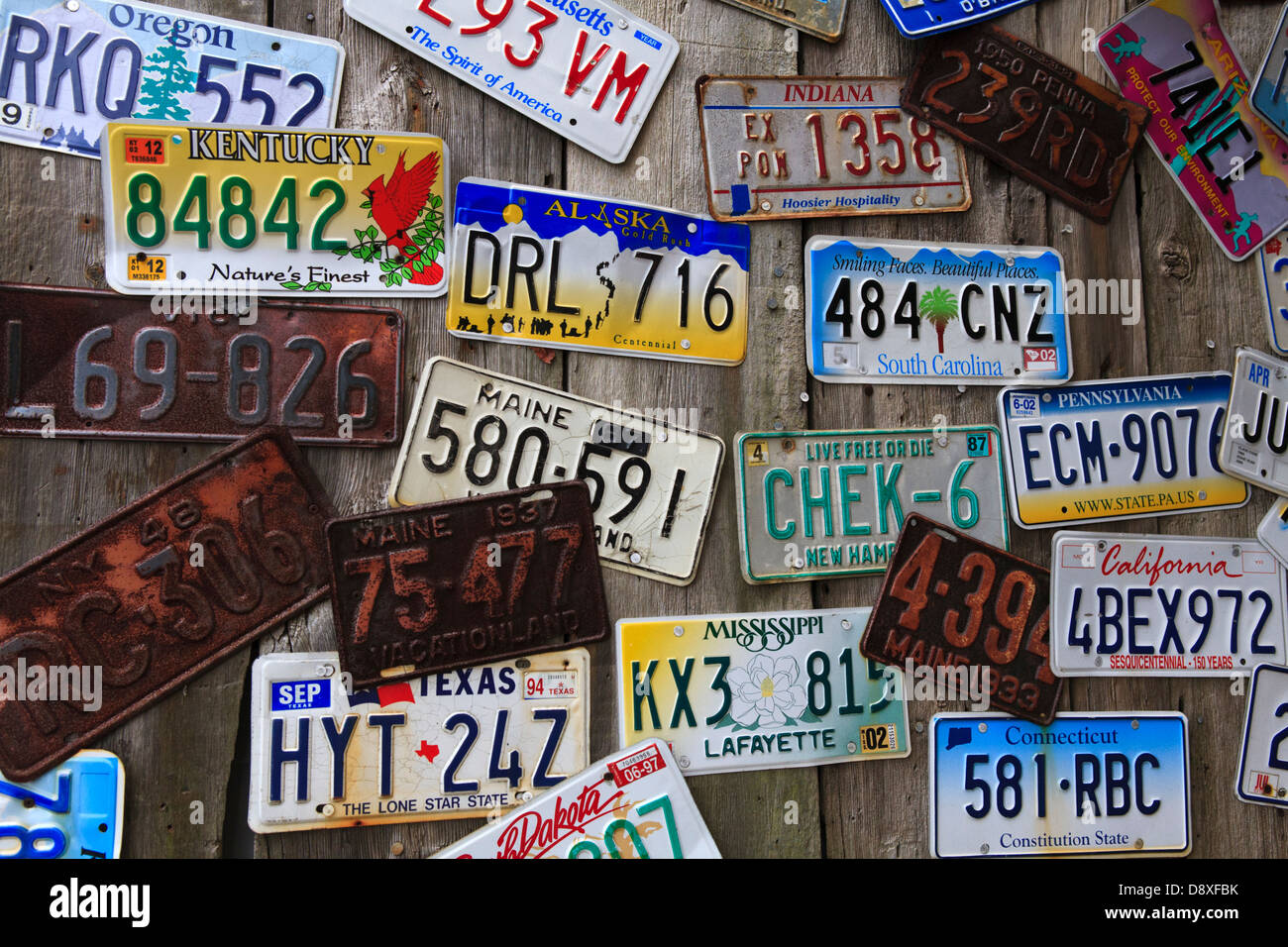 Vecchio targhe sulla parete in Bar Harbor, Maine. Foto Stock