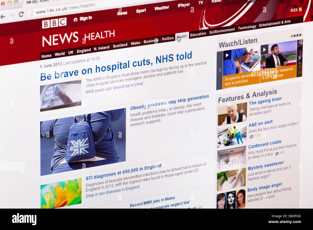 BBC News Salute Home Page Sito o pagina web su uno schermo di computer portatile o sul monitor di un computer Foto Stock