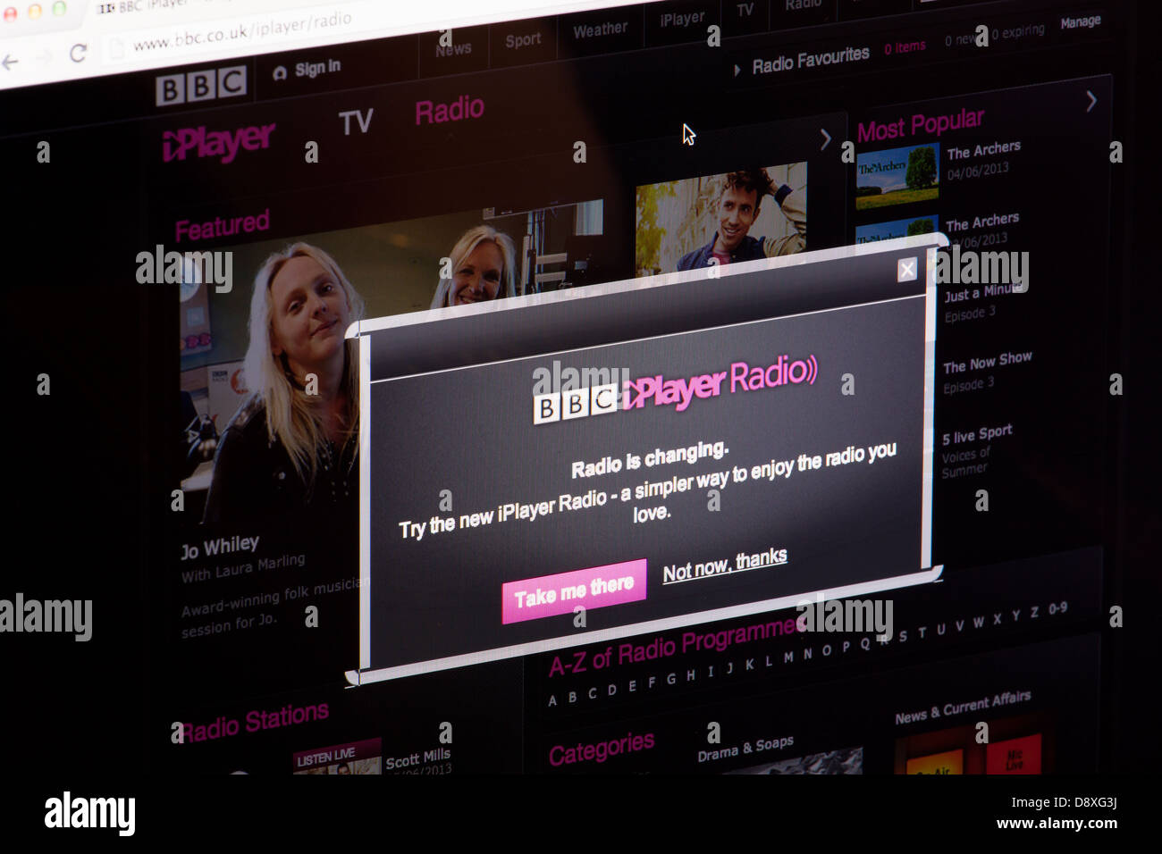 BBC iPlayer sito per sito web radio o una pagina web su uno schermo di computer portatile o sul monitor di un computer Foto Stock