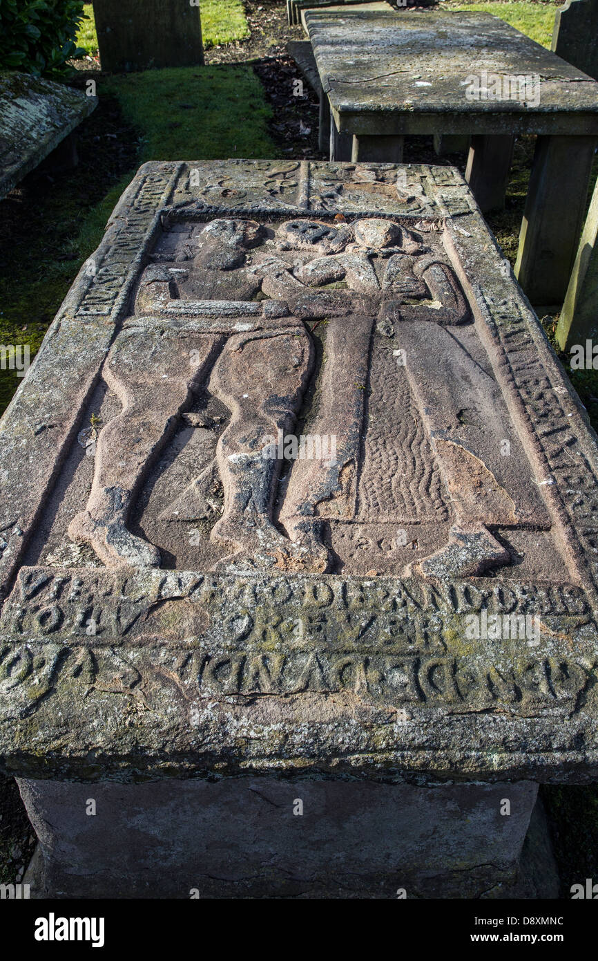 Tomba antica lapide in pietra sepolcrale del cimitero plot regno unito Foto Stock