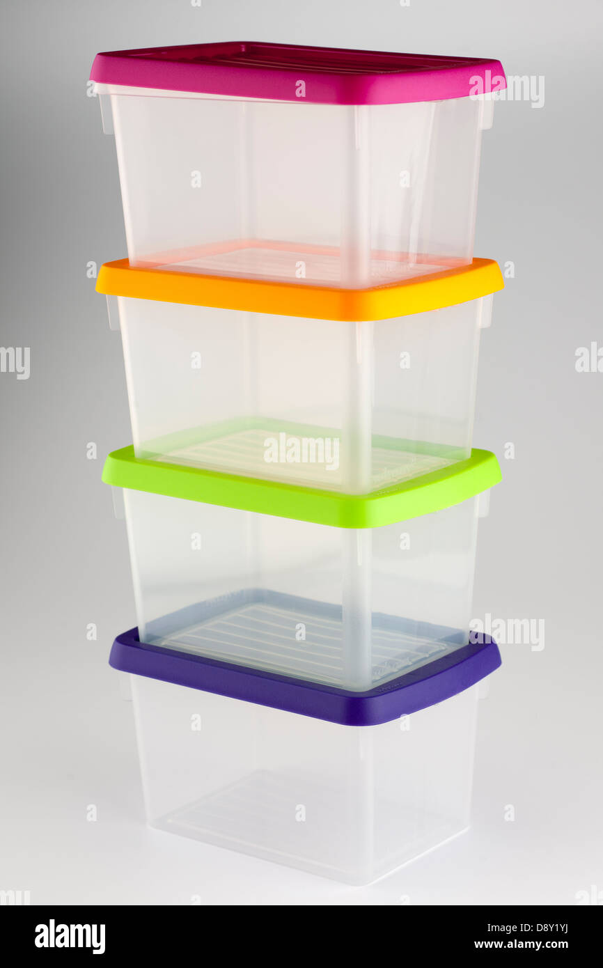 Quattro in plastica scatole a sandwich con push su diversi piani colorato Foto Stock