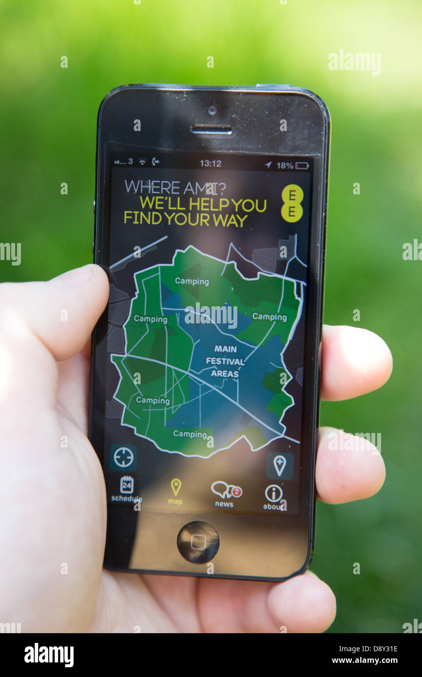 Londra, Regno Unito. Il 6 giugno, 2013. Un nuovo Festival Glastonury app telefono è andato vivere oggi. L'app, che è stato costruito da EE, è il solo gazzetta mobile app per il festival di quest'anno. È disponibile per i dispositivi utilizzando Apple iOS e Android. Scarica l'app (qualunque sia la rete sei su) e sarai in grado di vedere chi gioca dove, con fase completa gli elenchi dei programmi da The Guardian guida. Una volta che la linea completa di temporizzazioni sono annunciati, potrai anche essere in grado di fare il vostro proprio programma e impostare promemoria. Credit: Ed pietra/Alamy Live News Foto Stock