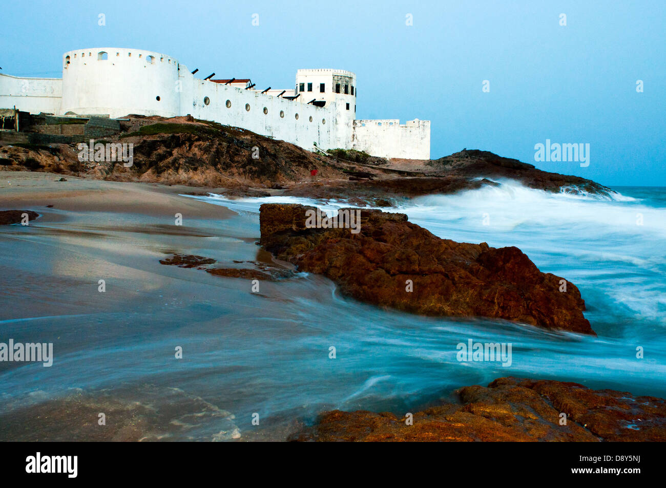 Cape Coast castello dalla spiaggia occidentale, Cape Coast, in Ghana, Africa Foto Stock