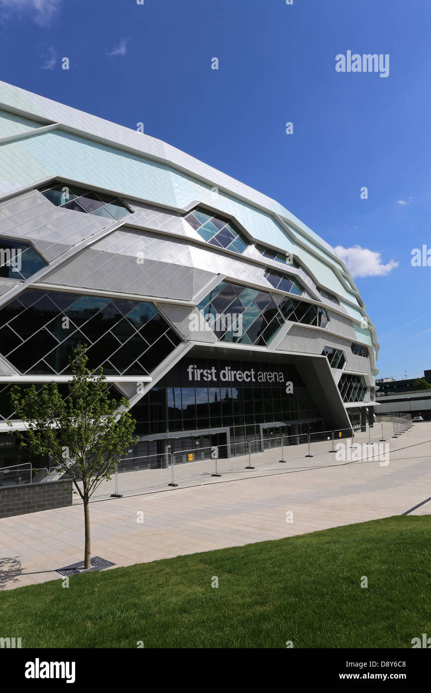Esterno diurno colpo di prima diretta Arena, Leeds. Fotografia scattata prima della apertura di Arena Foto Stock