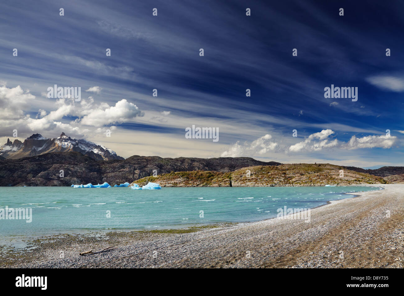 Parco Nazionale di Torres del Paine, lago grigio, Patagonia, Cile Foto Stock