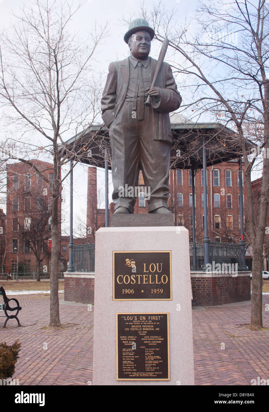 La statua di Lou Costello a Paterson, New Jersey, onora il leggendario comico e eroe della città natale del duo comico Abbott e Costello. Foto Stock