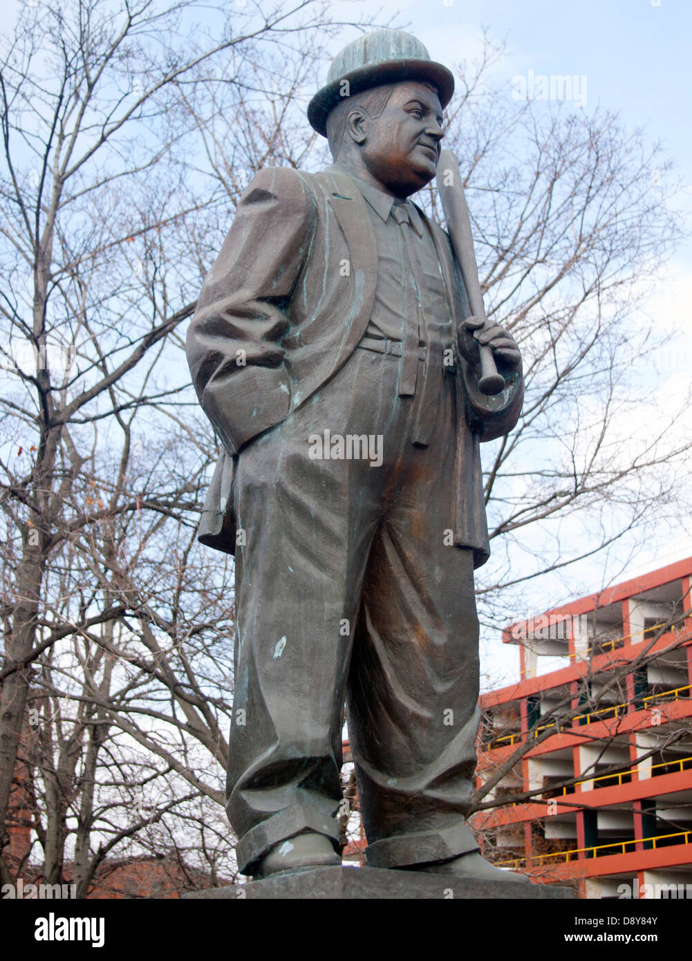 La statua di Lou Costello a Paterson, New Jersey, onora il leggendario comico e eroe della città natale del duo comico Abbott e Costello. Foto Stock